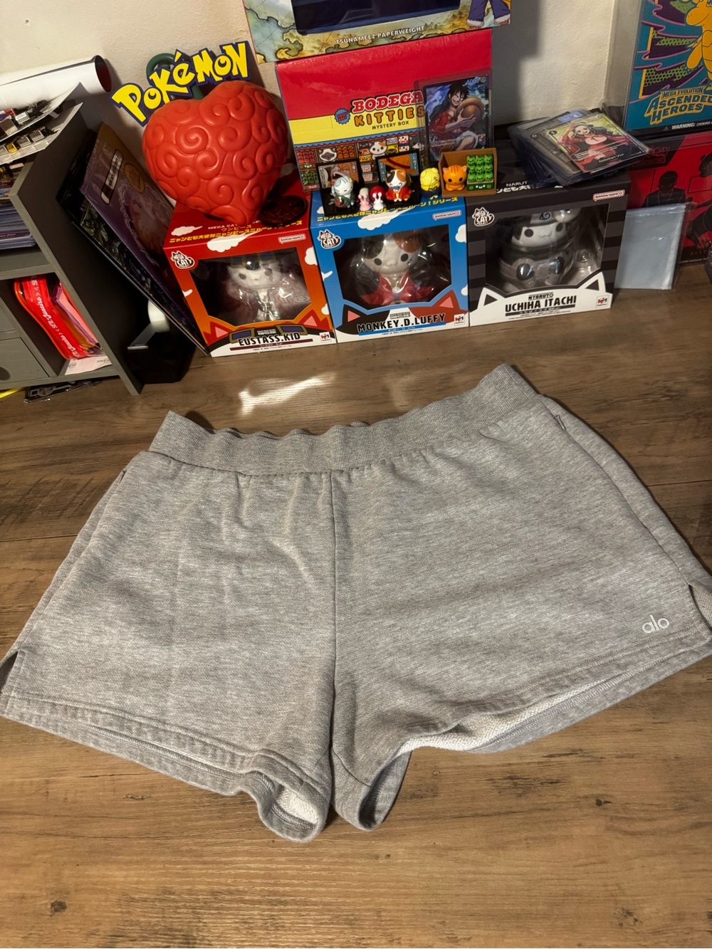 Alo Yoga gray heather shorts